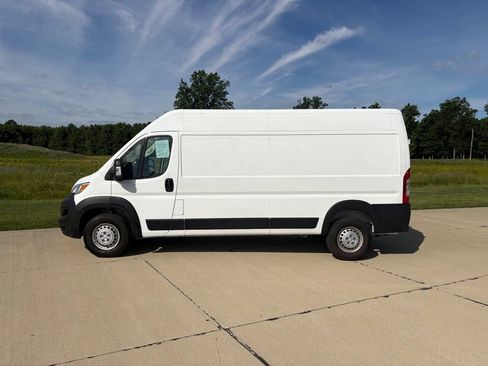 Used 2026 RAM ProMaster 2500 w/ Convenience Group FWD image 3
