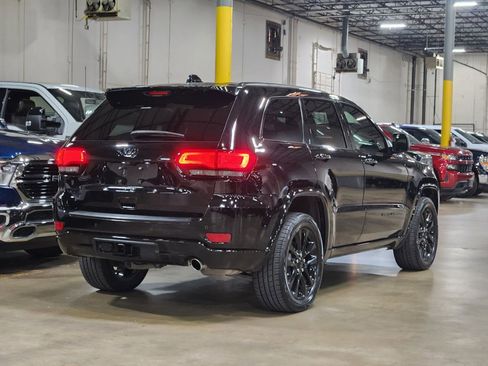 Used 2020 Jeep Grand Cherokee Altitude AWD/4WD image 9
