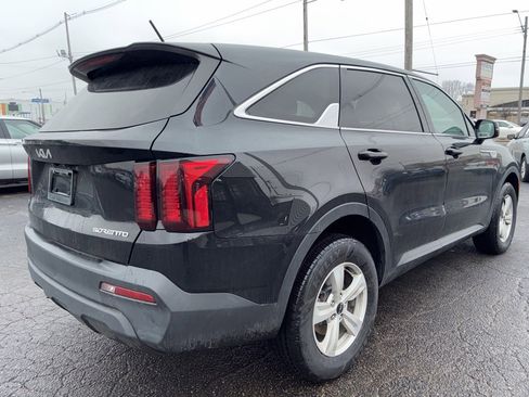 Used 2023 Kia Sorento LX image 4