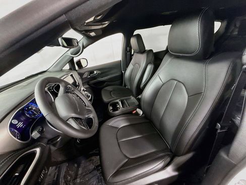 New 2027 Chrysler Pacifica Select AWD/4WD image 14