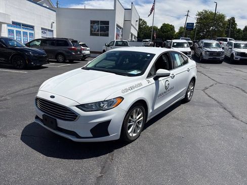 Used 2020 Ford Fusion SE FWD image 1