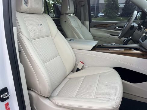 Certified 2023 Cadillac Escalade Sport Platinum w/ LPO, ONYX Package AWD/4WD image 27