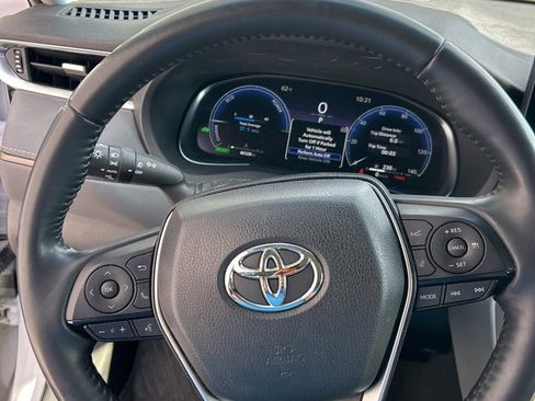 Used 2023 Toyota Venza Limited image 10