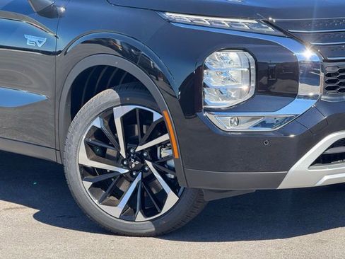 New 2025 Mitsubishi Outlander 4WD Plug-In Hybrid image 2