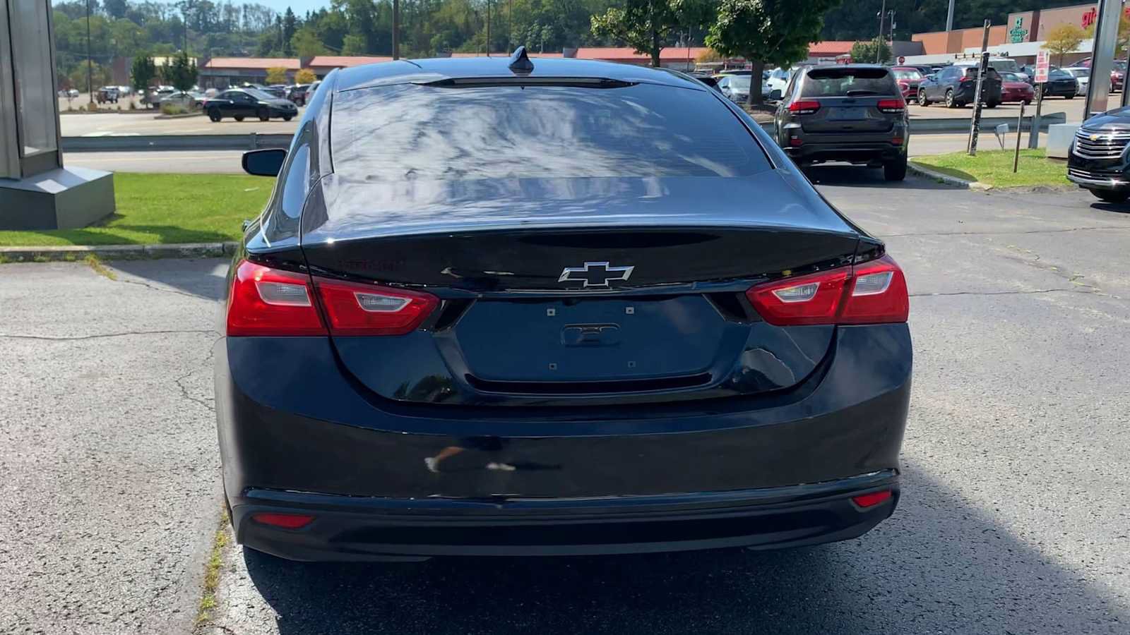 Used 2018 Chevrolet Malibu LT w/ Redline Edition FWD image 7