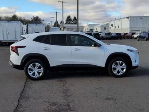 Used 2024 Chevrolet Trax LS FWD image 9
