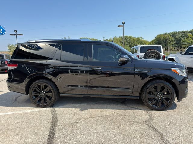 Used 2022 Lincoln Navigator Reserve AWD/4WD image 8