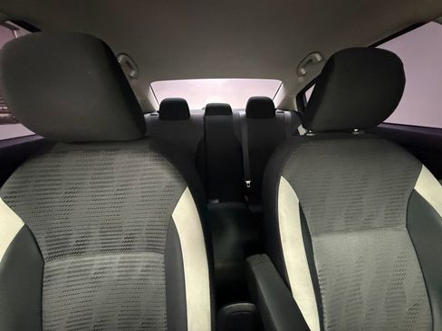 Used 2020 Nissan Versa SV image 9