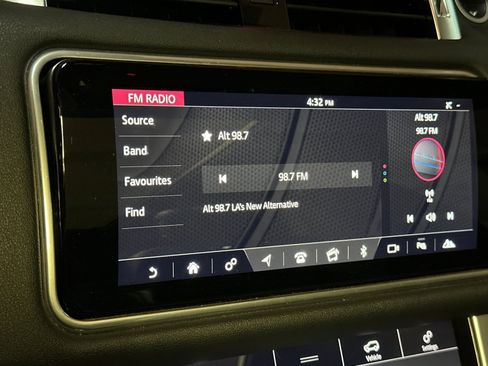 Used 2022 Land Rover Range Rover Sport SE image 17