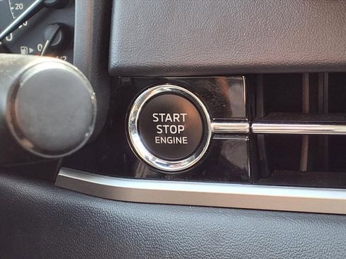 Used 2024 Mitsubishi Outlander SE image 14