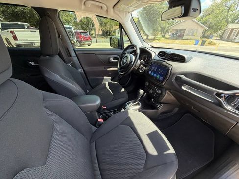 Used 2018 Jeep Renegade Altitude FWD image 8