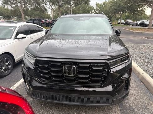 Used 2025 Honda Pilot Black Edition image 2