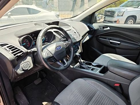 Used 2017 Ford Escape SE w/ SE Sport Appearance Package FWD image 20