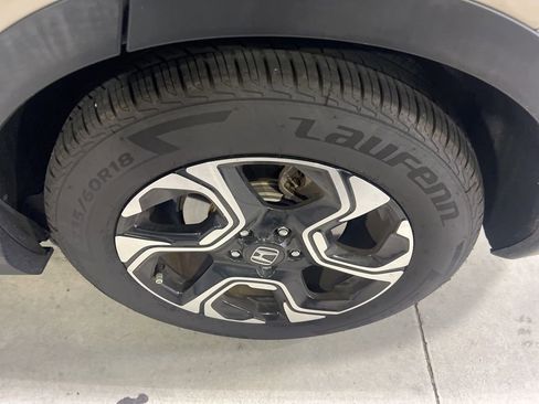 Used 2019 Honda CR-V Touring image 4