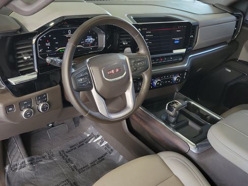 Used 2025 GMC Sierra 1500 SLT w/ SLT Premium Plus Package AWD/4WD image 18