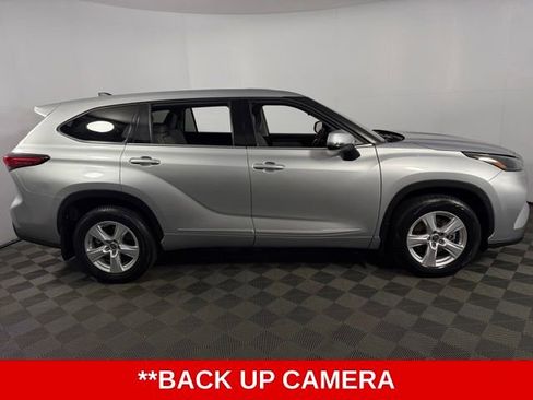 Used 2022 Toyota Highlander L image 7