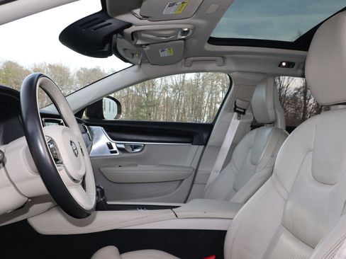 Used 2017 Volvo V90 T6 Cross Country image 12