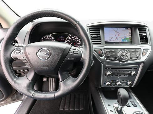 Used 2019 Nissan Pathfinder SL AWD/4WD image 12