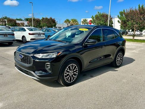 New 2023 Ford Escape SE FWD image 1
