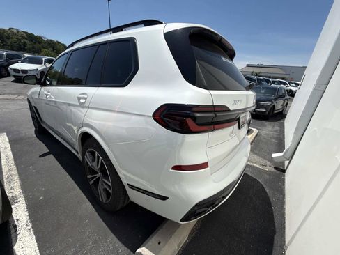 Used 2026 BMW X7 xDrive40i w/ M Sport Package AWD/4WD image 2