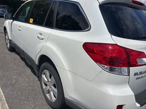 Used 2011 Subaru Outback 2.5i Premium AWD/4WD image 7