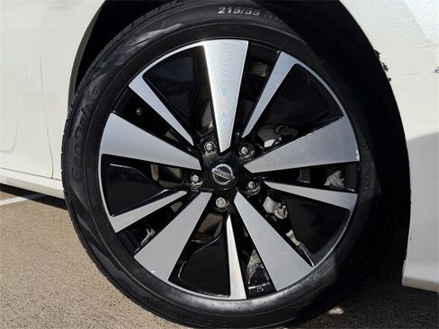 Used 2019 Nissan Altima 2.5 SV image 9