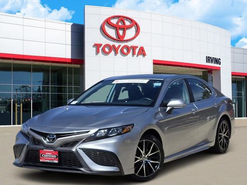 Certified 2024 Toyota Camry SE image 1