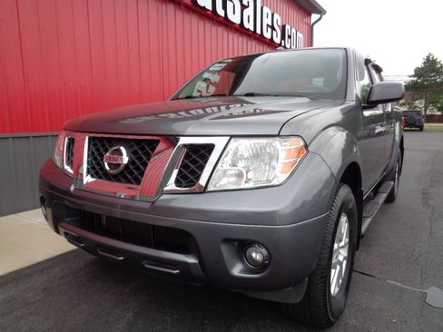 Used 2016 Nissan Frontier SV w/ SV Value Truck Package AWD/4WD image 11