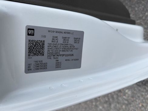 Used 2023 GMC Savana 2500 w/ Driver Convenience Package image 27