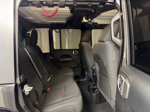 Used 2019 Jeep Wrangler Unlimited Sahara w/ Safety Group image 31