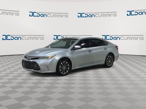 Used 2017 Toyota Avalon XLE FWD image 5