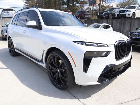 Used 2024 BMW X7 xDrive40i w/ Executive Package image 9