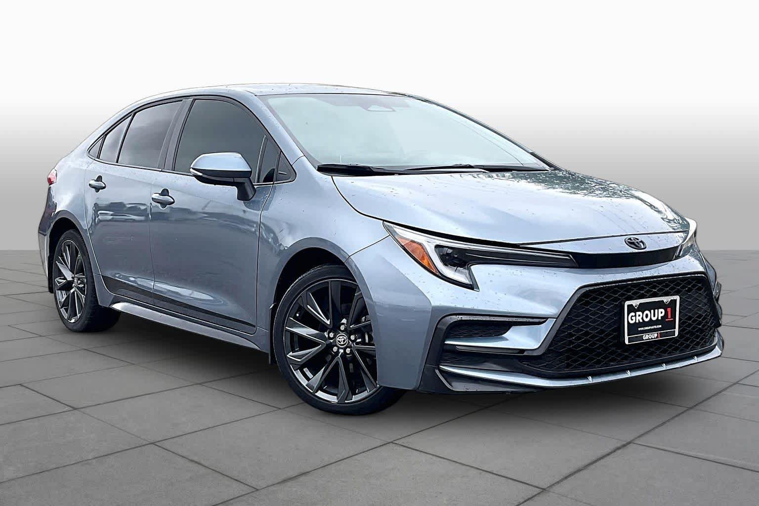 Used 2026 Toyota Corolla SE FWD image 3