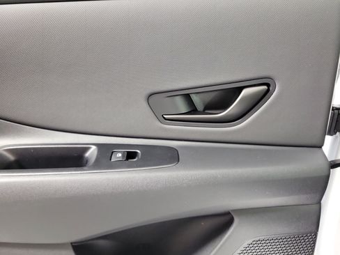 New 2025 Hyundai Elantra SEL image 30