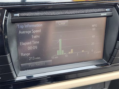 Used 2014 Toyota Corolla LE image 21