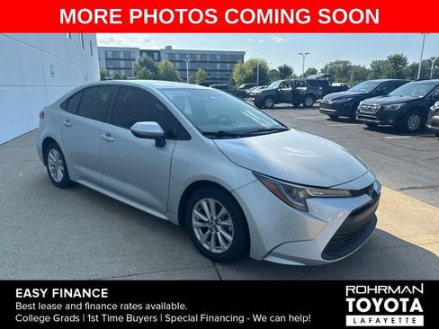 Used 2024 Toyota Corolla LE w/ LE Convenience Package FWD image 3