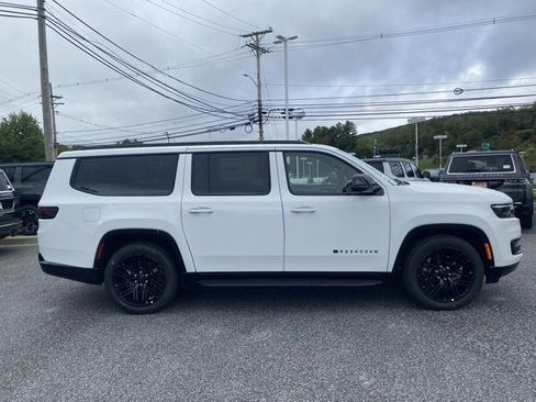 New 2025 Jeep Wagoneer L Series II w/ Convenience Group I image 9