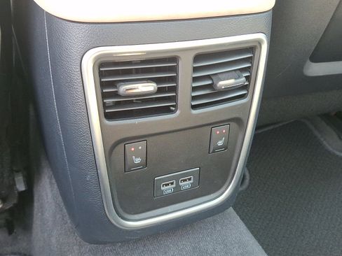 Used 2016 Chrysler 300 C Platinum w/ Safetytec Plus Group AWD/4WD image 11
