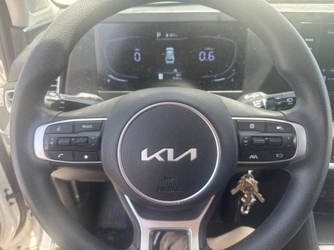 Used 2023 Kia Sportage LX AWD/4WD image 16