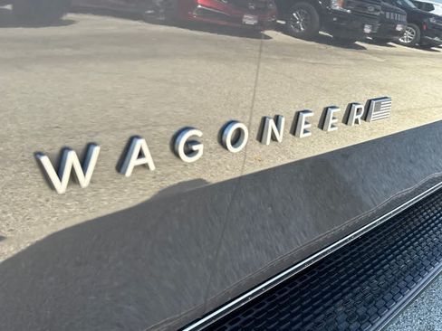 Used 2024 Jeep Wagoneer L Series II w/ Flexible Seating Group AWD/4WD image 9