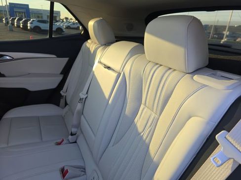 Certified 2025 Buick Envision Avenir AWD/4WD image 25
