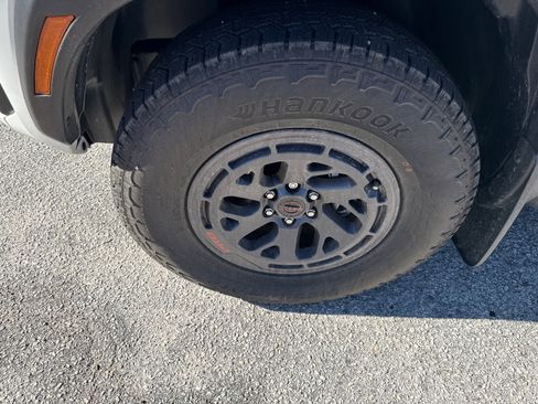 Used 2025 Nissan Frontier PRO-4X w/ Pro Premium Package image 11