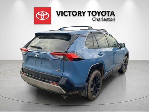 Used 2022 Toyota RAV4 SE w/ Convenience Package image 6