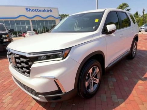 Certified 2025 Honda Pilot EX-L image 5