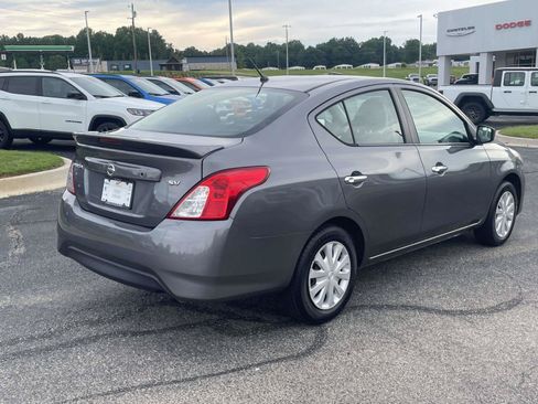 Used 2018 Nissan Versa SV FWD image 3