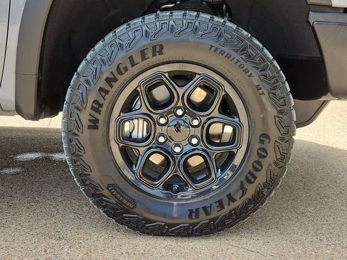 Used 2024 Chevrolet Silverado 1500 ZR2 w/ ZR2 Bison Edition AWD/4WD image 2
