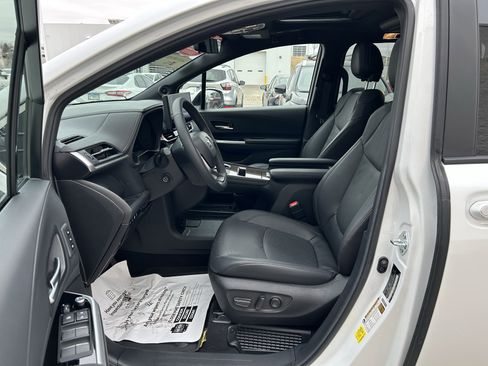 Used 2025 Toyota Sienna Platinum image 14
