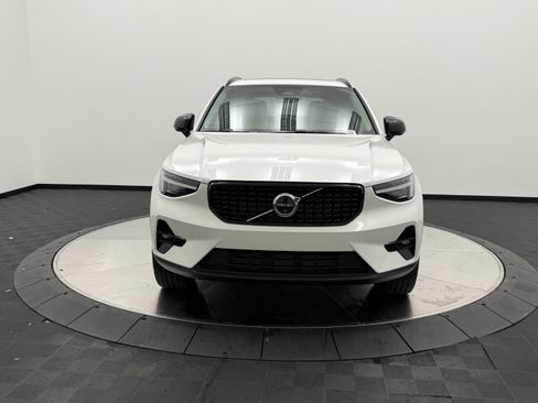 Used 2025 Volvo XC40 B5 Ultra AWD/4WD image 2