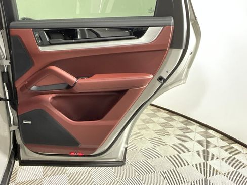 Used 2025 Porsche Cayenne Coupe image 24