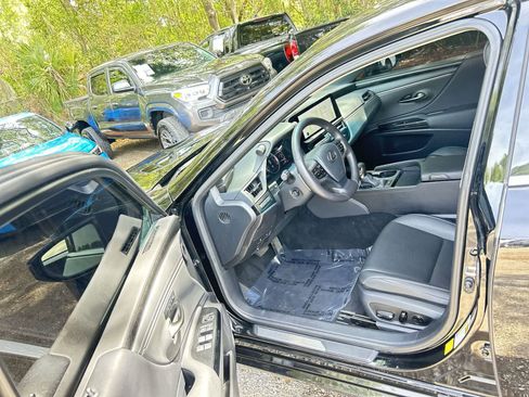 Used 2024 Lexus ES 350 w/ Premium Package FWD image 10